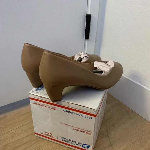 Journee Collection Luu Round Toe Low Heel Dress Pump in  Chestnut Brown NWOB - Picture 8 of 12